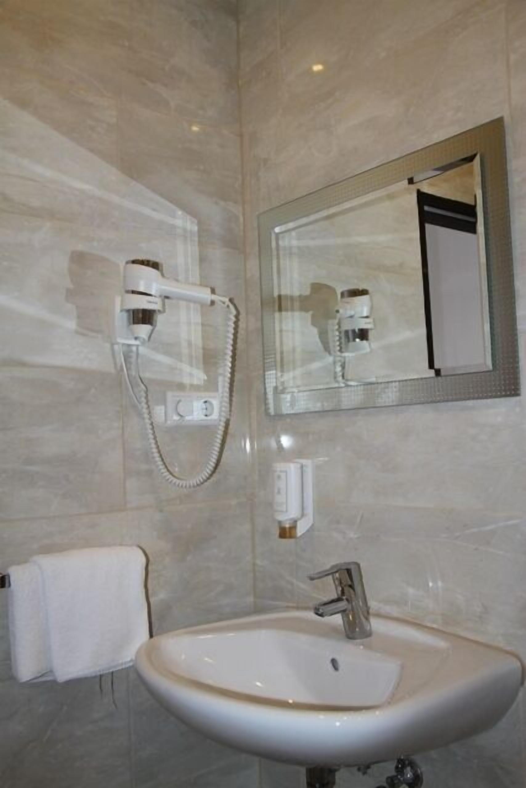 Concorde Ascot Hotel 3*